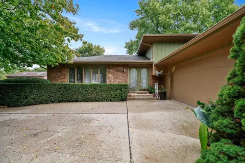 279 W Robbie Ln, Valparaiso, IN 46385