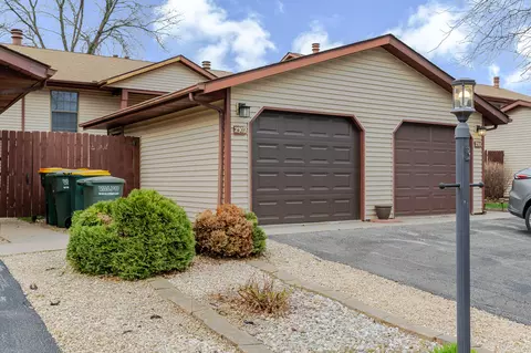 2302 Yorktowne Dr, Valparaiso, IN 46383