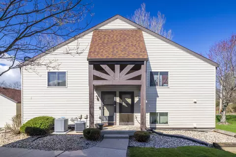 1193 Millpond Rd, Valparaiso, IN 46385