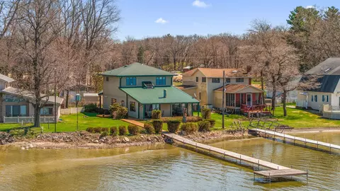6113 S State Road 10, Knox, IN 46534