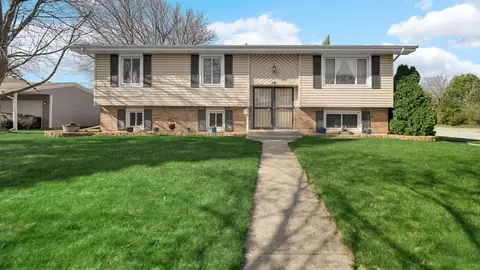 141 Monticello Dr, Dyer, IN 46311