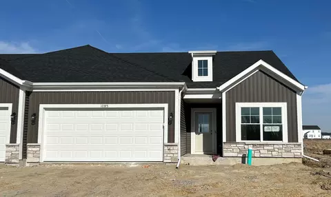 10375 Iowa St, Crown Point, IN 46307