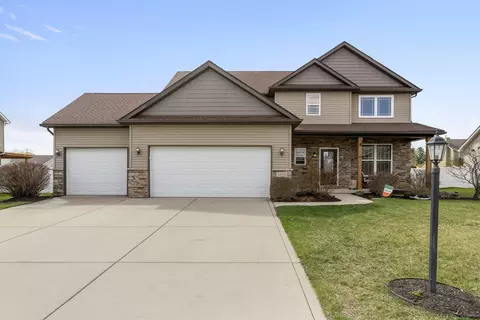 3352 Field Hawk Dr, Valparaiso, IN 46383