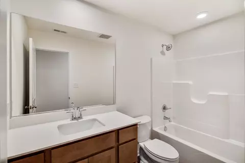 Bath - 504 E 130th Pl, Crown Point, IN 46307 photo 3 of 3