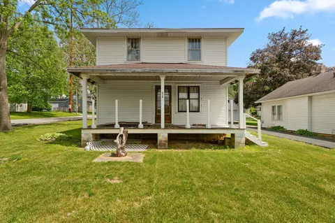 214 Center St, Valparaiso, IN 46385
