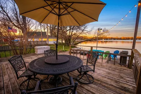 11155 E Pottawotomie Trl, Walkerton, IN 46574