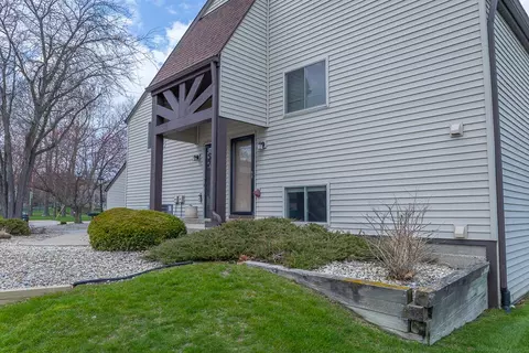 1177 Millpond Rd, Valparaiso, IN 46385
