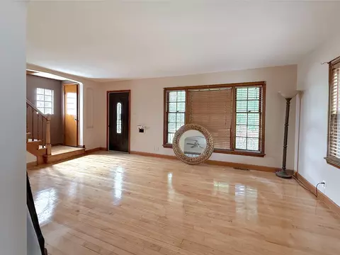 Living - 4039 Torrence Ave, Hammond, IN 46327 photo 4 of 5