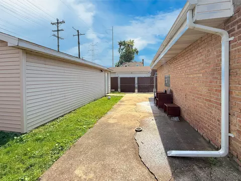 Exterior - 4039 Torrence Ave, Hammond, IN 46327 photo 6 of 7