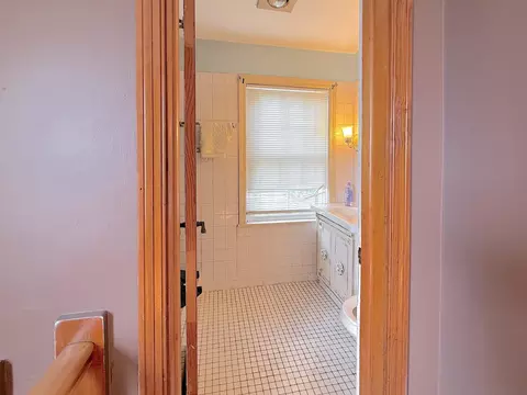 Bath - 4039 Torrence Ave, Hammond, IN 46327 photo 3 of 3