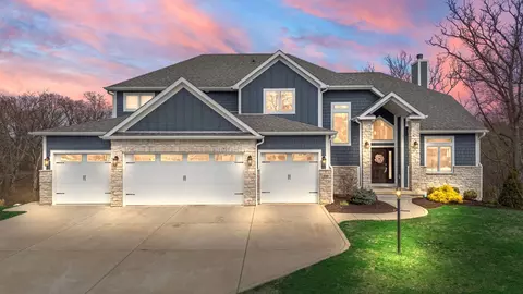359 W Sandhurst Dr, Valparaiso, IN 46385