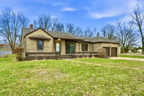 1107 W 62nd Pl, Merrillville, IN 46410