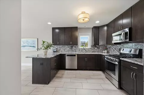 Kitchen - 2501 E Lakeshore Dr, Crown Point, IN 46307 photo 2 of 8