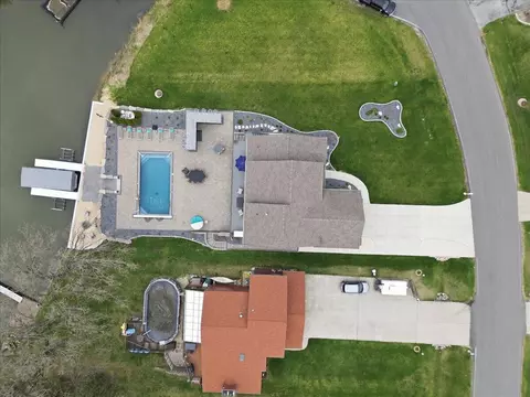 View/Area - 2501 E Lakeshore Dr, Crown Point, IN 46307 photo 5 of 7