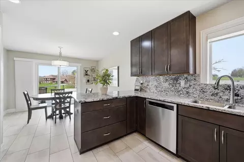 Kitchen - 2501 E Lakeshore Dr, Crown Point, IN 46307 photo 4 of 8