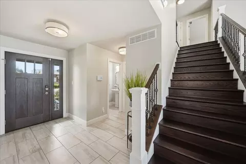 Entry Way - 2501 E Lakeshore Dr, Crown Point, IN 46307 photo 2 of 6