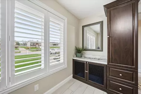 Entry Way - 2501 E Lakeshore Dr, Crown Point, IN 46307 photo 4 of 6