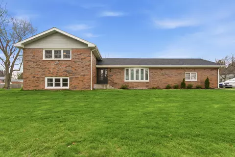 715 3rd Ave, De Motte, IN 46310