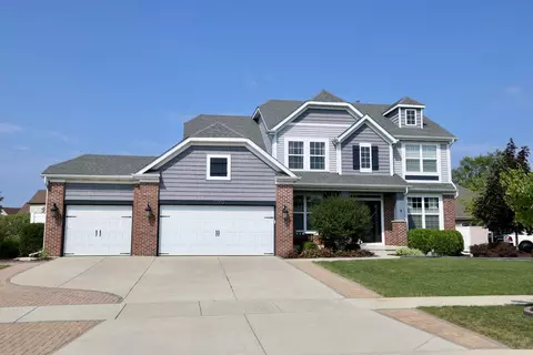 10052 Pearwood Dr, Saint John, IN 46373