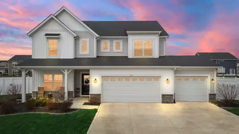 213 Grandale Dr, Valparaiso, IN 46385