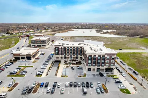 9610 N Centennial Dr #412, Munster, IN 46321