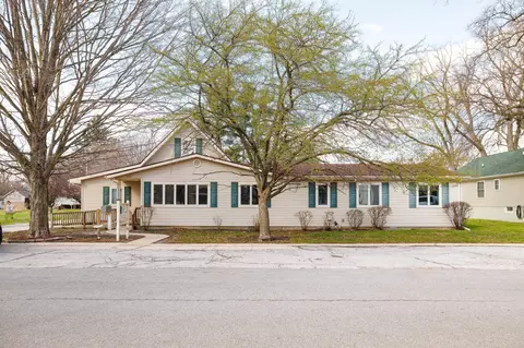 310 E Lincoln St, Kentland, IN 47951