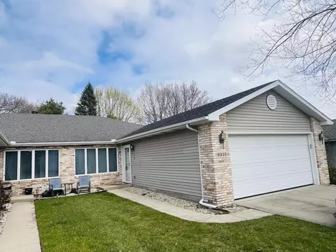 6935 Swan Ln, Schererville, IN 46375