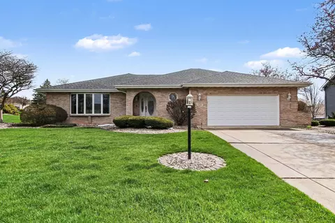 9241 Monix Dr, Saint John, IN 46373