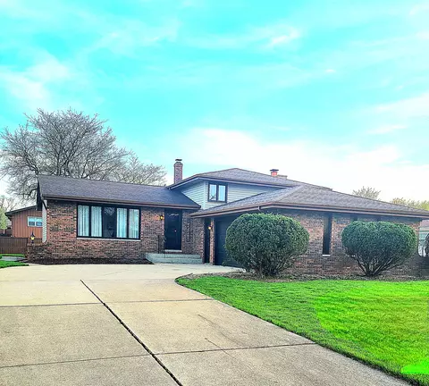 939 Devonshire Ln, Dyer, IN 46311