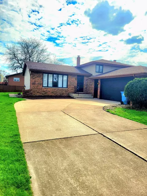 939 Devonshire Ln, Dyer, IN 46311