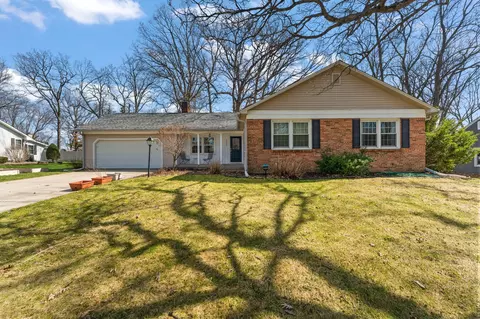 4002 Sleighbell Ln, Valparaiso, IN 46383