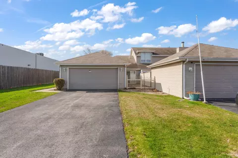 823 Spruce Ln, Schererville, IN 46375