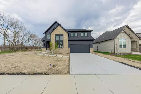 9523 Hook St, Highland, IN 46322