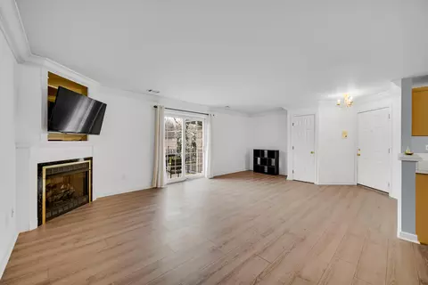 Living - 2649 Georgetowne #B2, Highland, IN 46322 photo 3 of 4