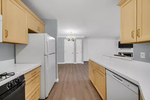 Kitchen - 2649 Georgetowne #B2, Highland, IN 46322 photo 2 of 2