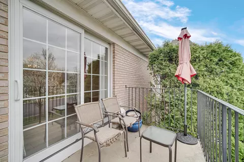 Exterior - 2649 Georgetowne #B2, Highland, IN 46322 photo 3 of 4