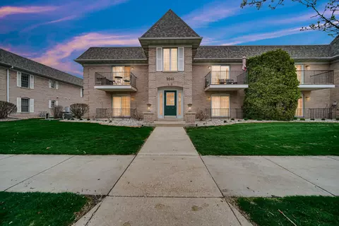 Exterior - 2649 Georgetowne #B2, Highland, IN 46322 photo 2 of 4