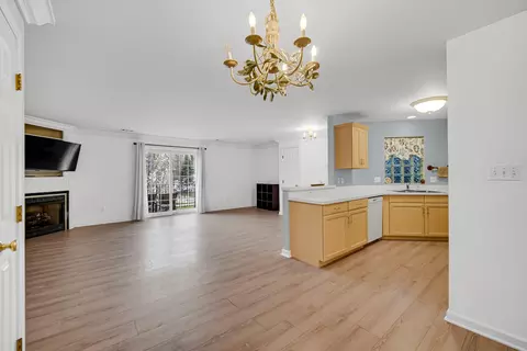 Living - 2649 Georgetowne #B2, Highland, IN 46322 photo 4 of 4