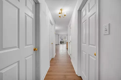 Entry Way - 2649 Georgetowne #B2, Highland, IN 46322 photo 2 of 2