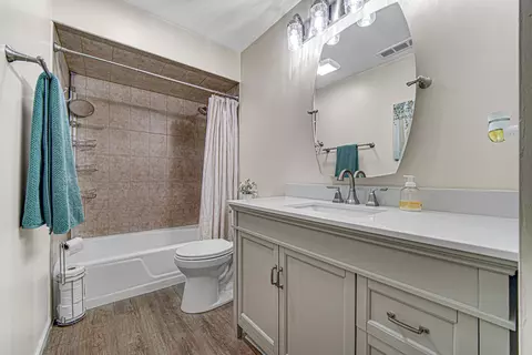 Bath - 545 N Oakwood St #7, Griffith, IN 46319 photo 2 of 2