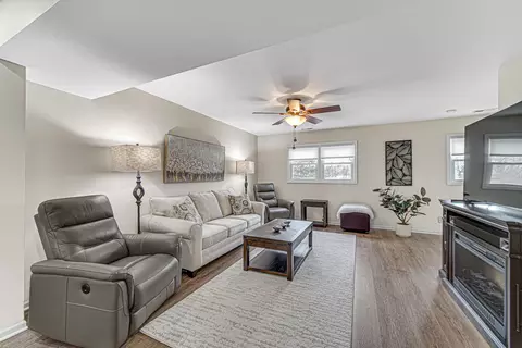 Living - 545 N Oakwood St #7, Griffith, IN 46319 photo 1 of 3