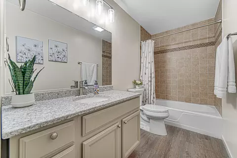 Bath - 545 N Oakwood St #7, Griffith, IN 46319 photo 1 of 2