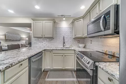 Kitchen - 545 N Oakwood St #7, Griffith, IN 46319 photo 3 of 3