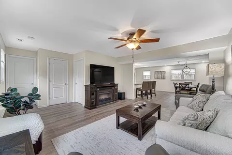Living - 545 N Oakwood St #7, Griffith, IN 46319 photo 2 of 3