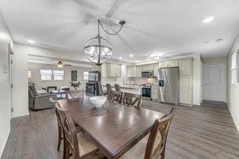 Dining - 545 N Oakwood St #7, Griffith, IN 46319 photo 2 of 3
