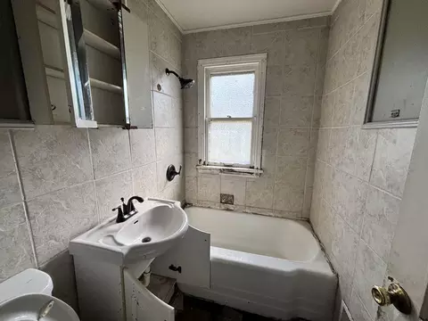 Bath - 973 Williams St, Gary, IN 46404 photo 1 of 2
