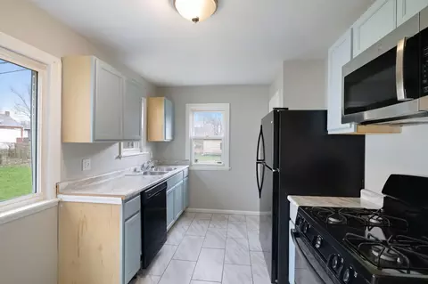 Kitchen - 4327 Vermont Ct, Gary, IN 46409 photo 2 of 2