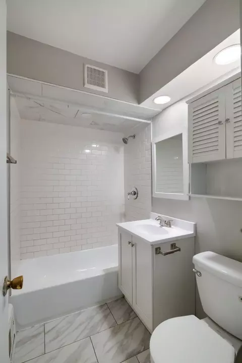Bath - 4327 Vermont Ct, Gary, IN 46409 photo 1 of 1