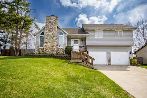 15 Vine Dr, Hebron, IN 46341
