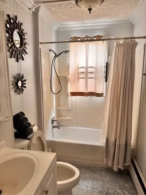 Bath - 3905 Madison St, Gary, IN 46408 photo 1 of 1